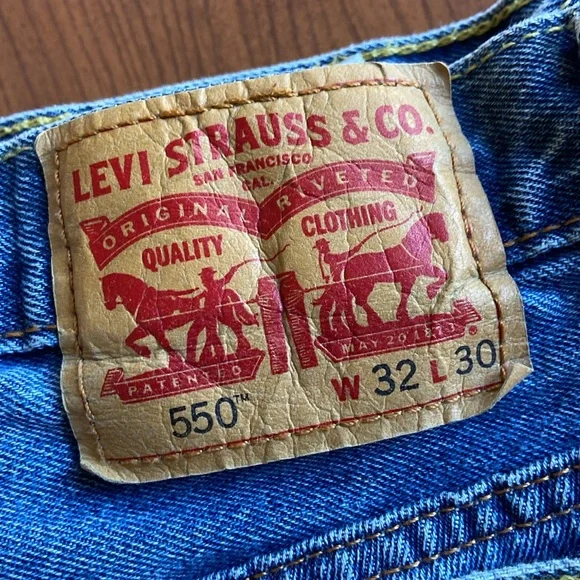 Two pairs of Levi's Jeans - Picture 2 of 3